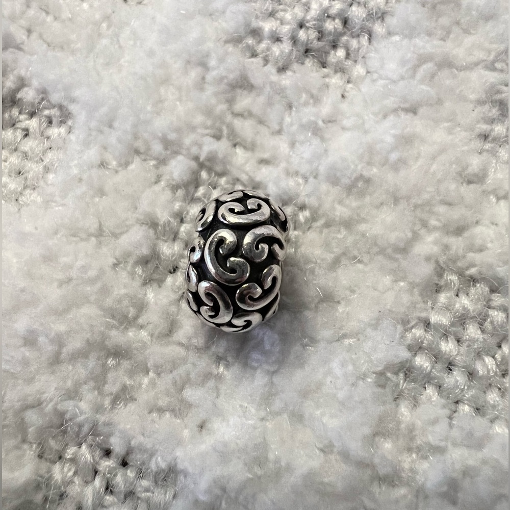 DISCONTINUED Pandora Baroque Charm
